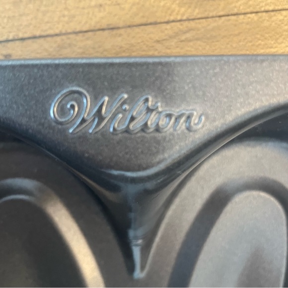 Wilton Bunny Rabbit Non-stick Cake Pan Mold #2105-0651 - Picture 4 of 4